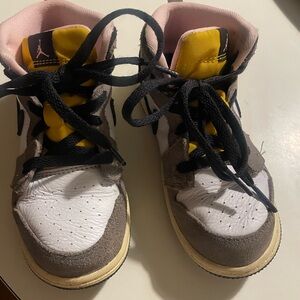 Air Jordan 1 mid sneaker toddler size 10
